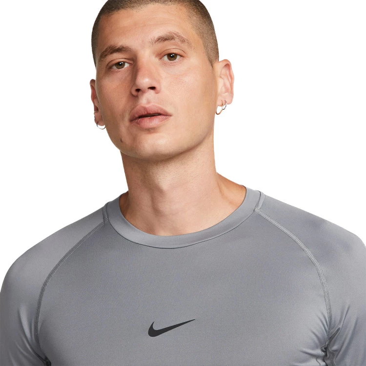 camiseta-nike-pro-dri-fit-tight-smoke-grey-black-2