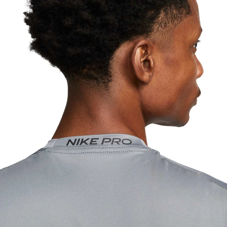 camiseta-nike-pro-dri-fit-tight-somke-grey-black-3