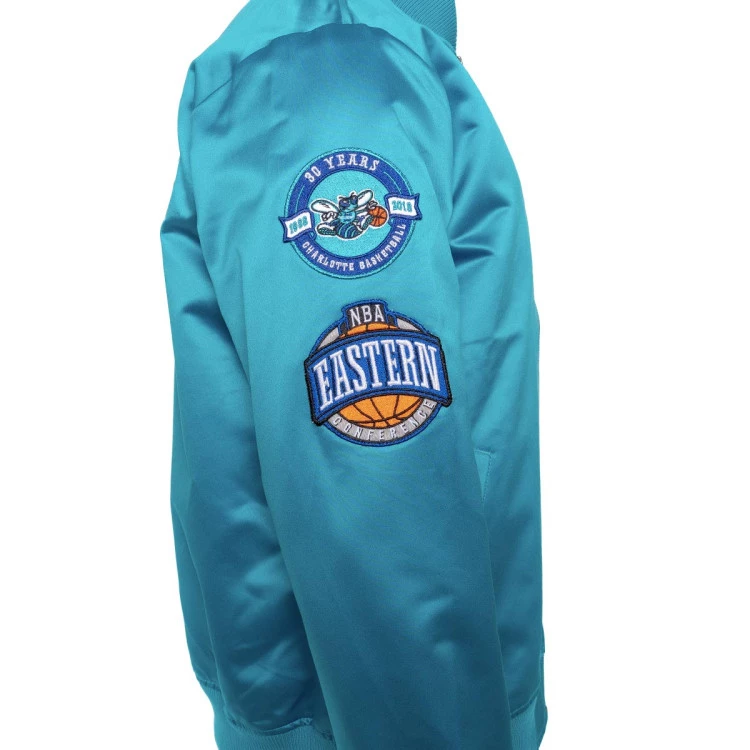 chaqueta-mitchellness-lightweight-satin-charlotte-hornets-azul-electrico-3