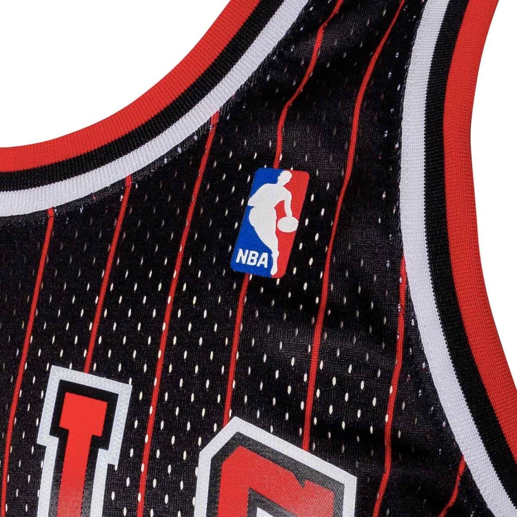 camiseta-mitchellness-swingman-jersey-chicago-bulls-toni-kukoc-1995-96-black-2