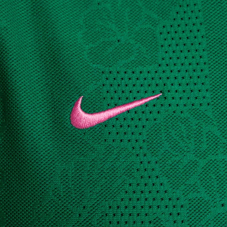 camiseta-nike-giannis-malachite-black-playful-pink-3