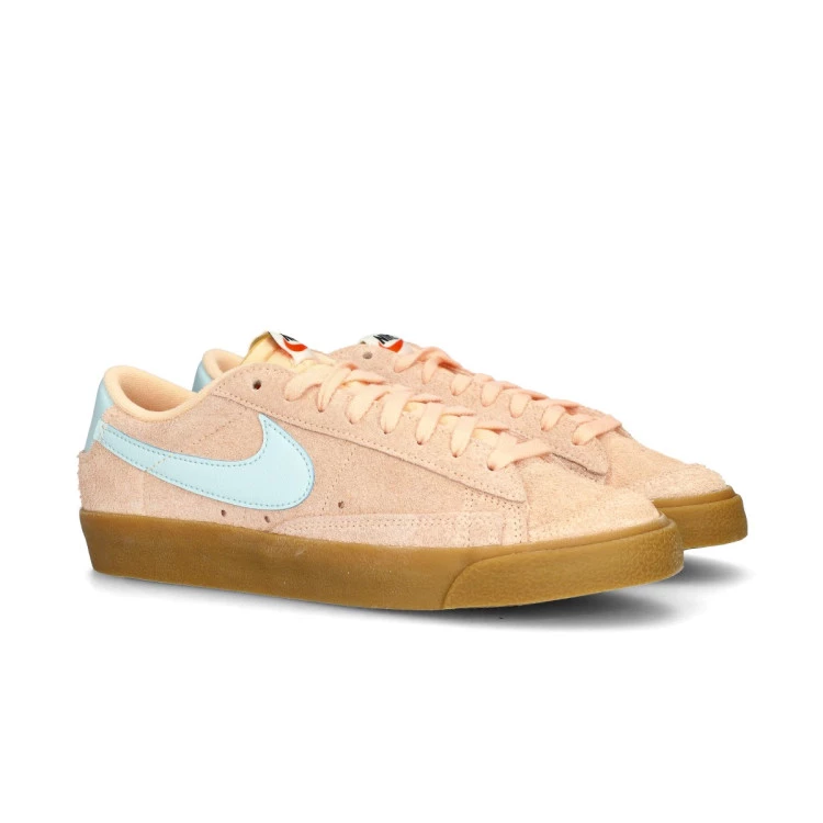 zapatilla-nike-blazer-low-77-vintage-mujer-crimson-tint-glacier-blue-gum-lt-brown-team-o-0