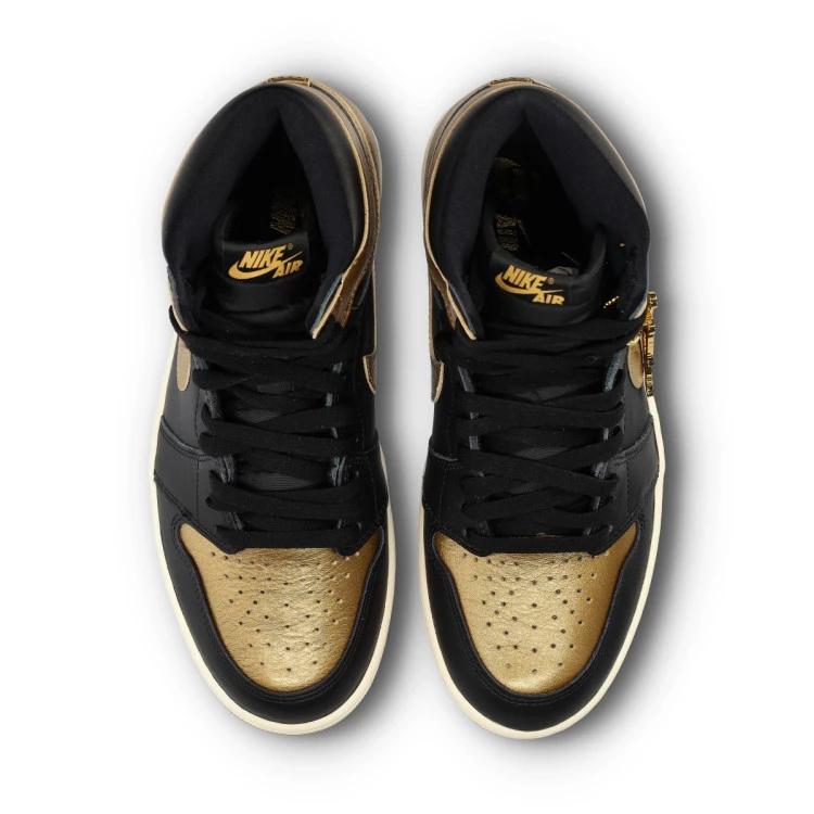 zapatilla-jordan-air-jordan1-retro-high-og-black-and-gold-black-metallic-gold-sail-4