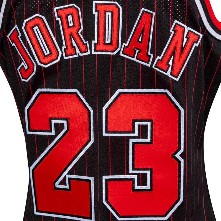 camiseta-mitchellness-nba-authentic-alternate-jersey-chicago-bulls-michael-jordan-1996-negro-2