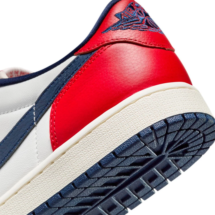 zapatilla-jordan-air-jordan-1-retro-low-og-summit-white-gym-red-midnight-navy-7