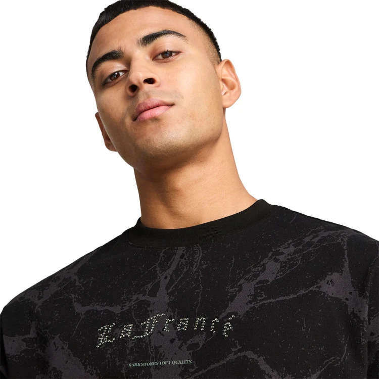 camiseta-puma-hoops-x-lafrance-written-in-chrome-marble-black-flat-medium-gray-aop-2