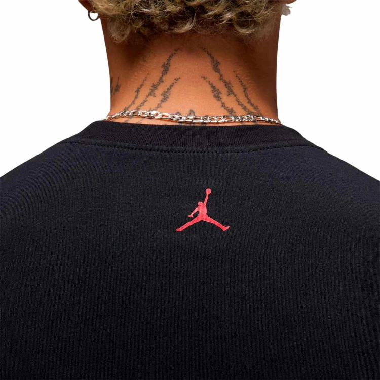 camiseta-jordan-brand-sneaker-patch-crew-black-varsity-red-4