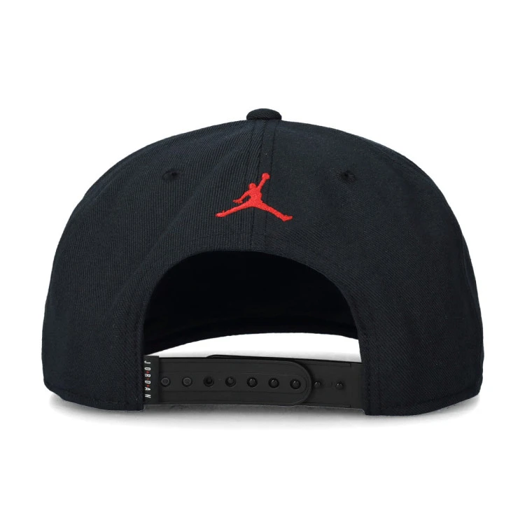 gorra-jordan-brand-pro-black-gym-red-gym-red-2