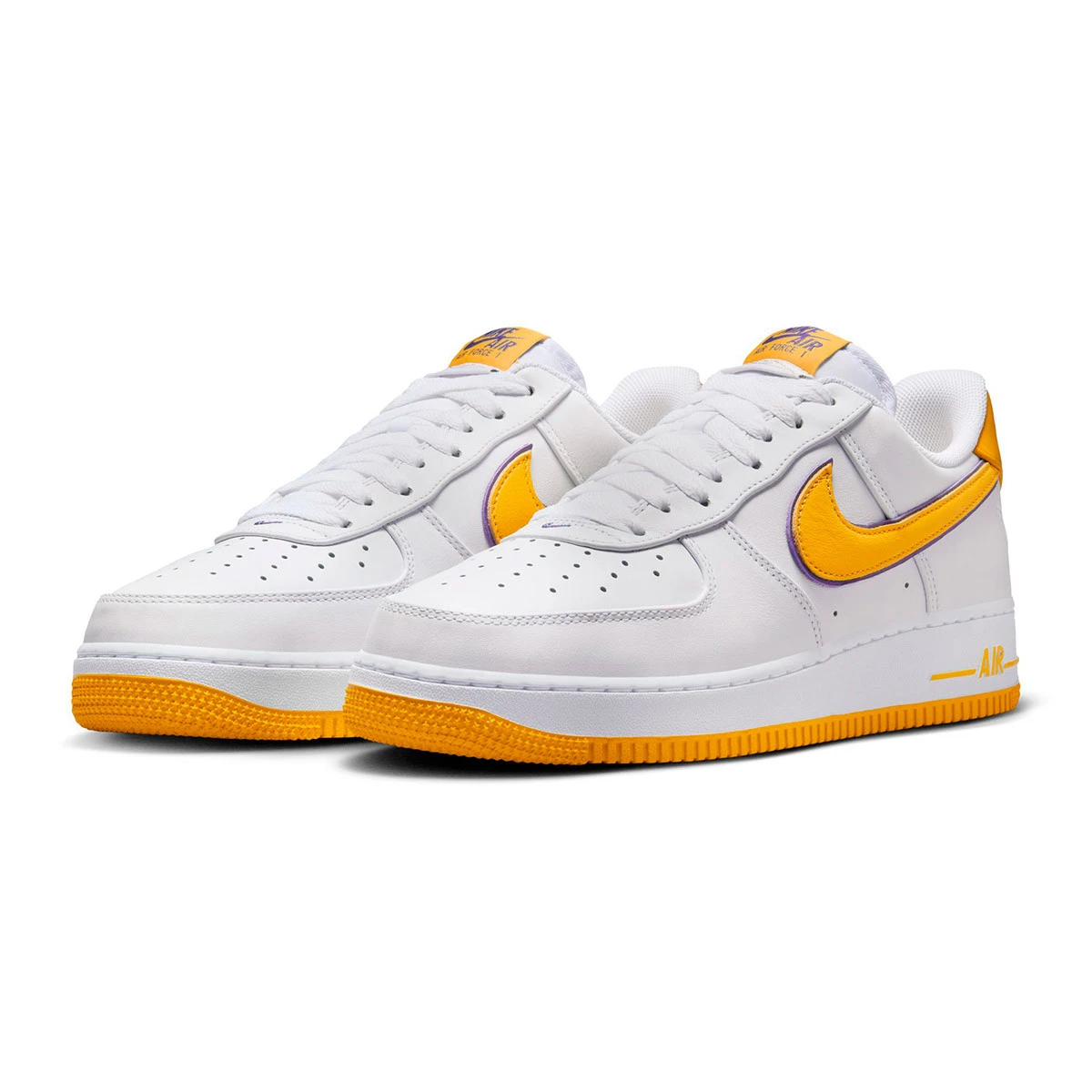 Scarpe Nike Air Force 1 Low Retro Kobe Bryant White Varsity Maize Varsity Purple Basketball Emotion